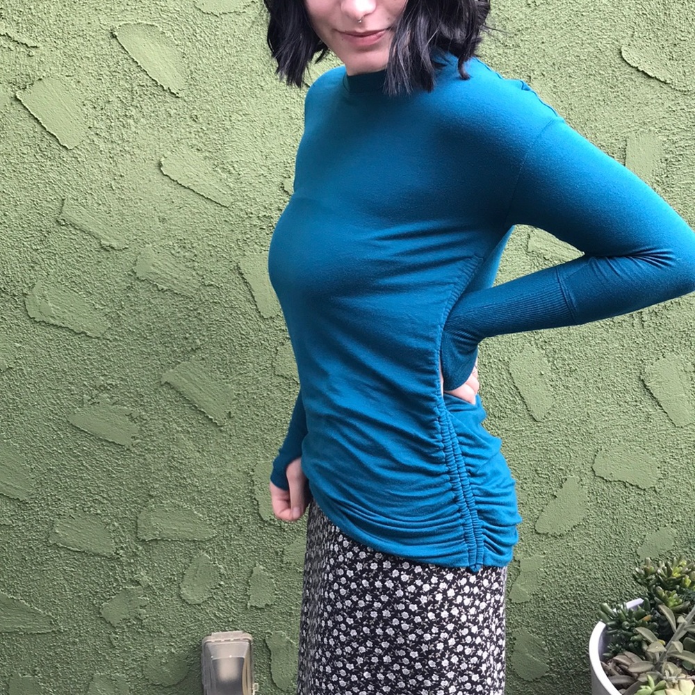 Athleta sweater/sweatshirt